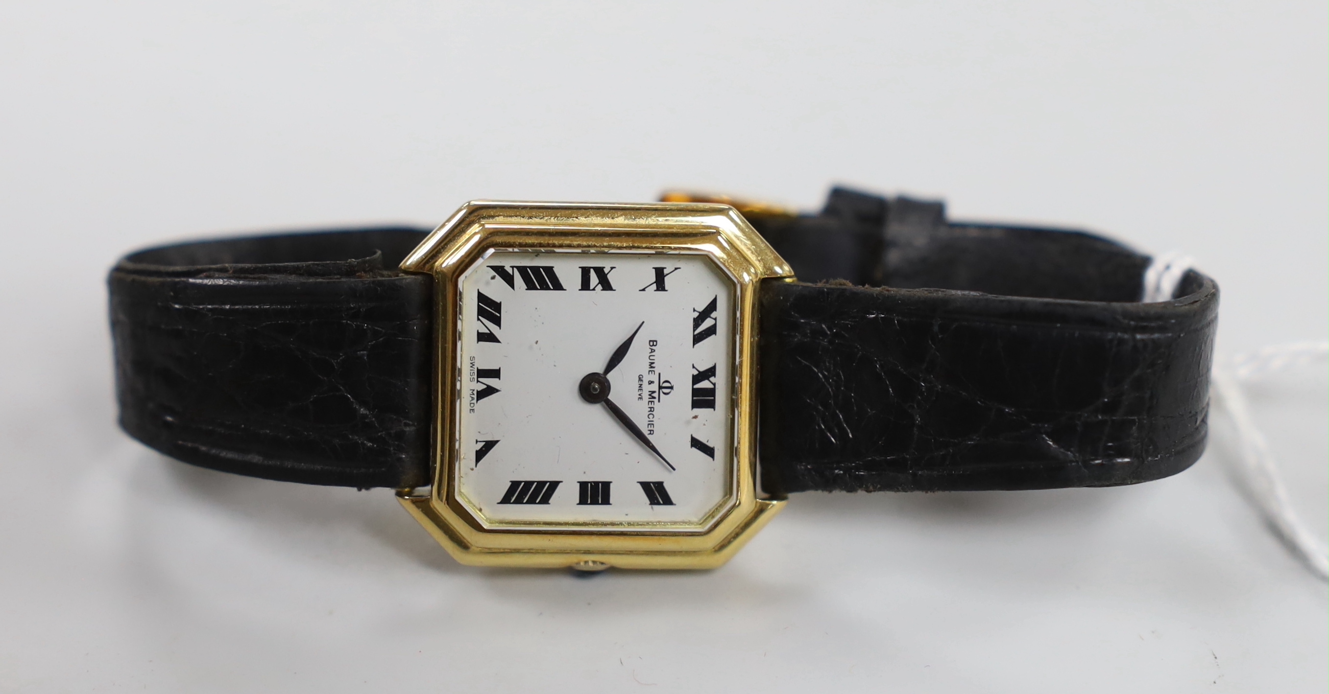 A lady's 750 yellow metal Baume & Mercier manual wind octagonal wrist watch, on a Baume & Mercier leather strap, case diameter 25mm, with Baume & Mercier box.